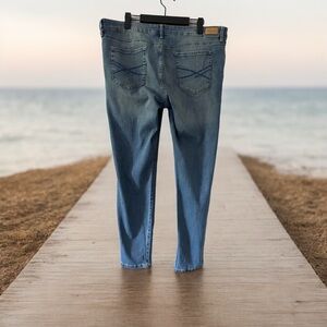 Gently used Aeropostale light denim jeggings size 14 Regular